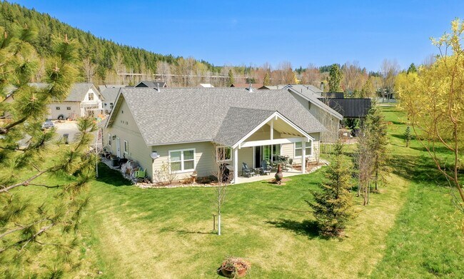 Building Photo - Beautiful Dover Bay Home
