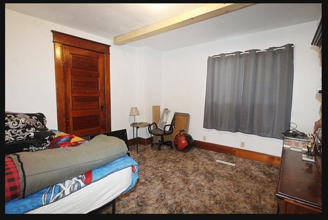 Building Photo - 136 Unit A (Lower)