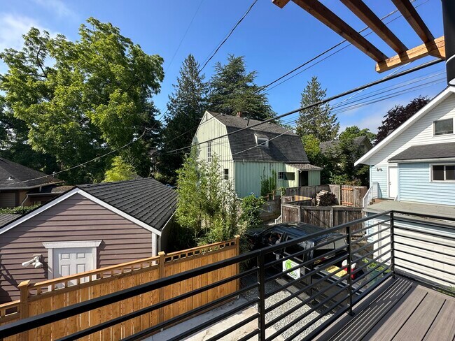 Building Photo - 5509 Brooklyn Ave NE