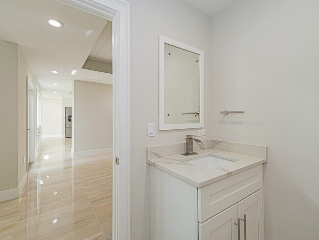 Building Photo - 8405 Red Bay Ct