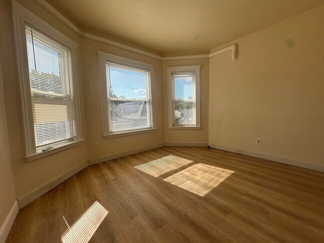 Primary Photo - 127 Harrishof St