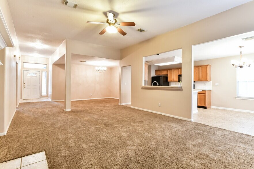 Building Photo - 3219 Candlepine Dr