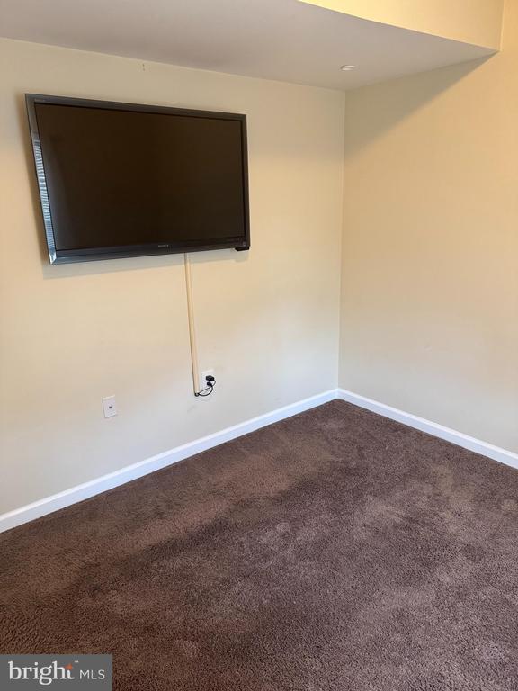 Building Photo - 422 Kansas Rd