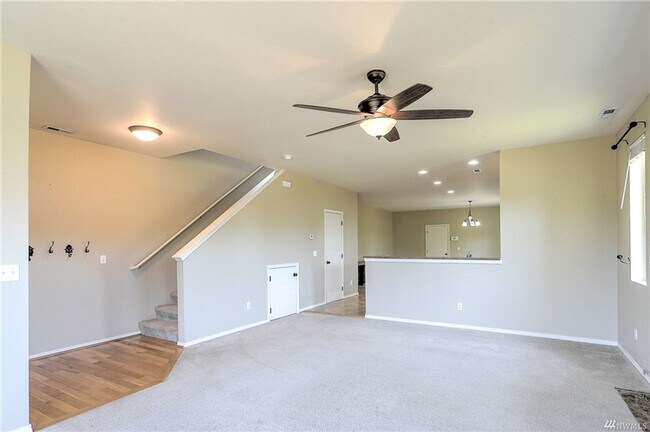 Building Photo - Large Lacey Four Bedroom, Corner Lot, Newl...