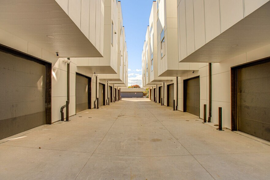 Building Photo - 4100 E Warren Ave
