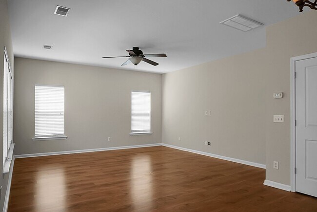 Building Photo - Comfortable Living, 4 BR 2.5 BA Home, Two Car Garage