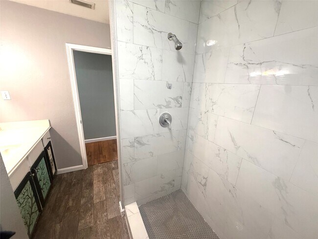 Building Photo - 12 Willow Ln