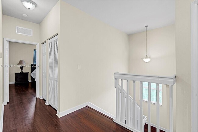 Building Photo - 363 NE 25th Terrace