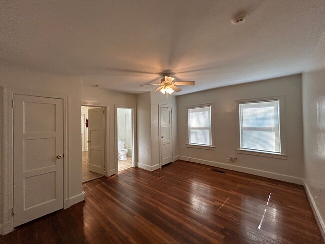 Building Photo - 808 W Markham Ave