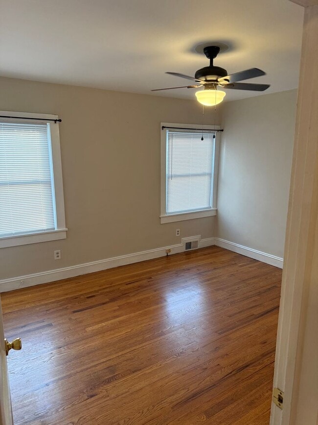 Building Photo - 2 Bedroom Salisbury Home