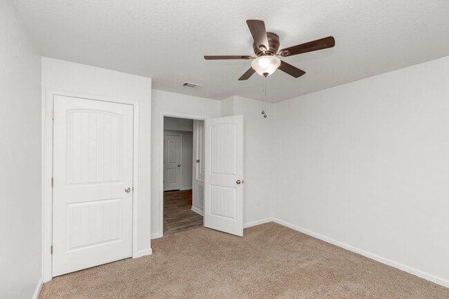 Building Photo - 1009 Limpkin St