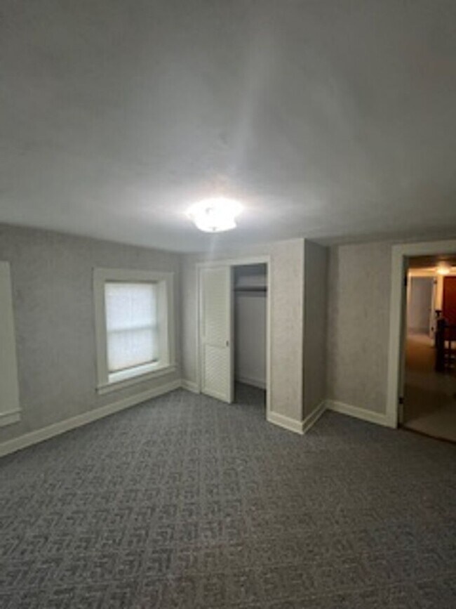 Building Photo - 538