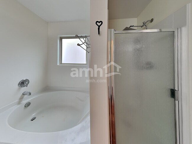 Building Photo - 2311 Foxy Dr