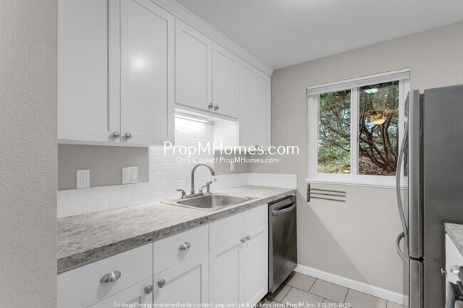 Building Photo - Updated Condo in Westlake Village – Privat...