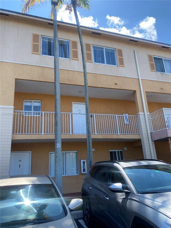 Primary Photo - 6245 SW Kendale Lakes Cir