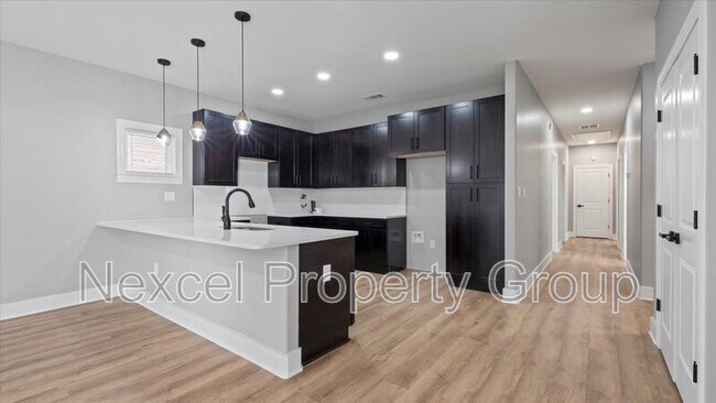 Building Photo - 1068 Bruce St