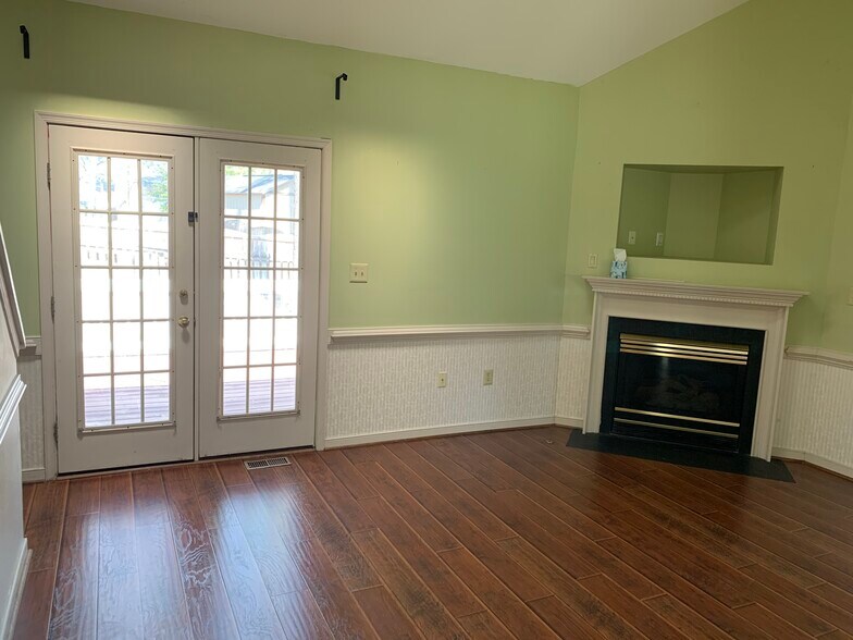 Living - 12406 McAllen Ct