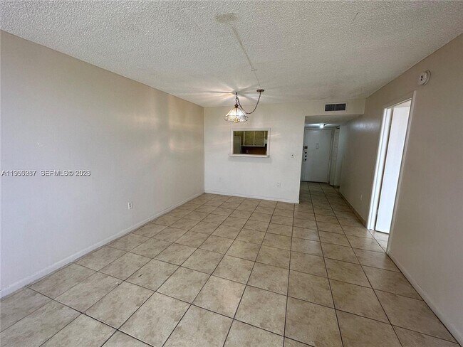 Building Photo - 1200 NE Miami Gardens Dr