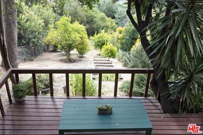 Building Photo - 1112 Montecito Dr
