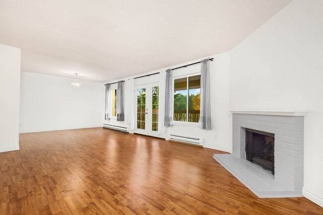 Building Photo - Limited Time Offer $2,500 rental rate! Spacious 2Bd/2Bath Condo located in The Ridge Community in...