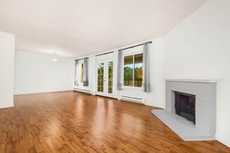 Building Photo - Limited Time Offer! Spacious 2Bd/2Bath Condo located in The Ridge Community in Bellevue