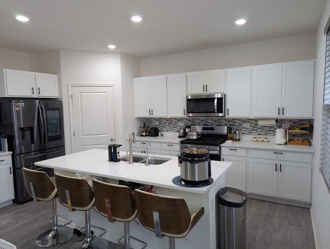 Building Photo - Spacious 4-Bedroom Modern Home with 3 Full Baths.