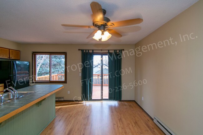 Building Photo - Short Term Lease! Spacious Home in Mid-Tow...