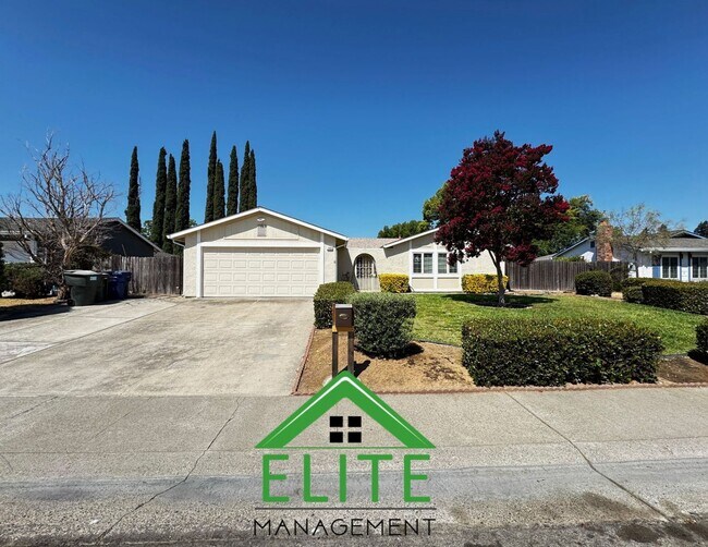 Primary Photo - Charming 3?Bed/2?Bath Rosemont Ranch — Mod...