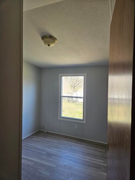 Building Photo - 935 Calvert Dr