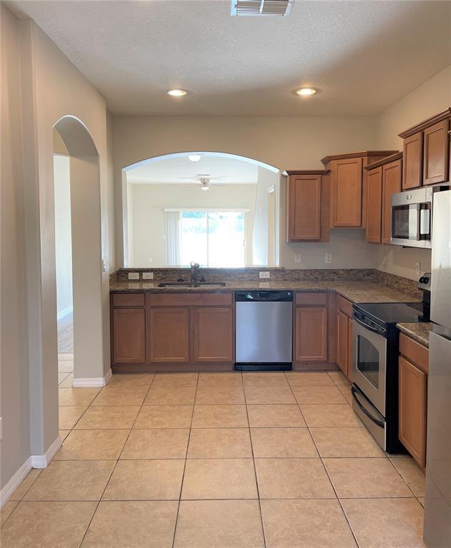Building Photo - 4011 Winding Vine Dr