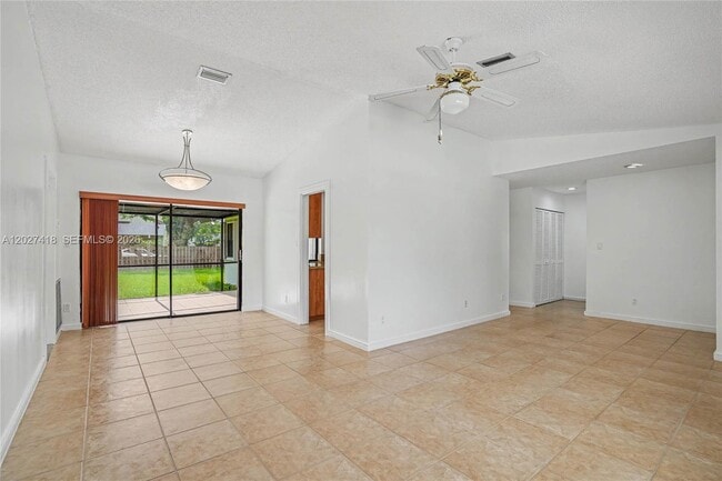 Building Photo - 10711 SW 116th Ave