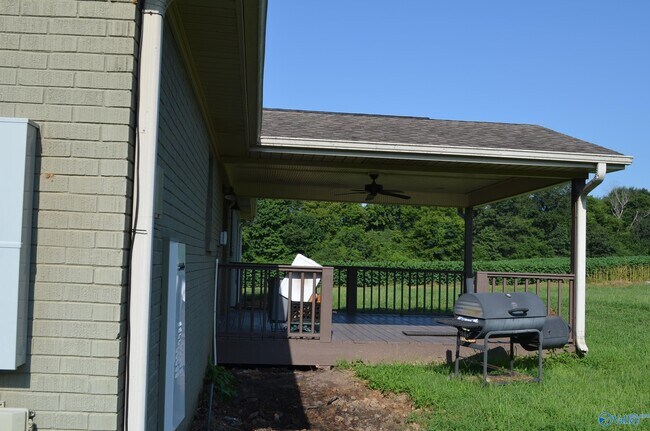 Building Photo - 585 Bobo Section Rd