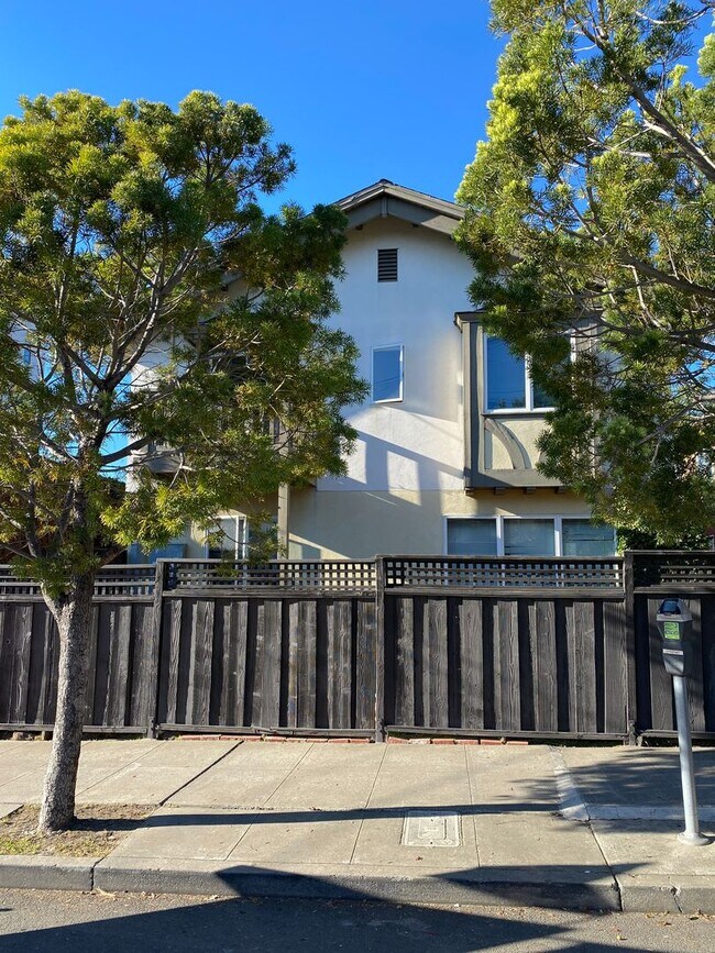 Building Photo - 2175 Dwight Way