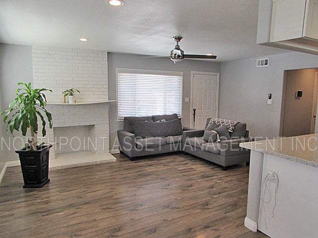 Building Photo - Bright and contemporary 3 bedroom, 2 bath ...