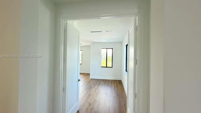 Building Photo - 19700 NE 14th Ave