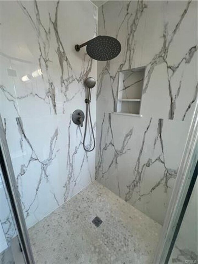 Building Photo - Welcome to this beautifully remodeled home