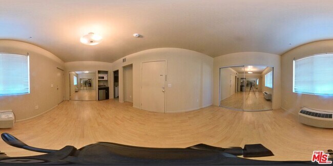 Building Photo - 1186 W 36th St