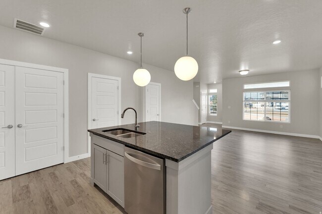 Building Photo - 128 E Geyser Ct