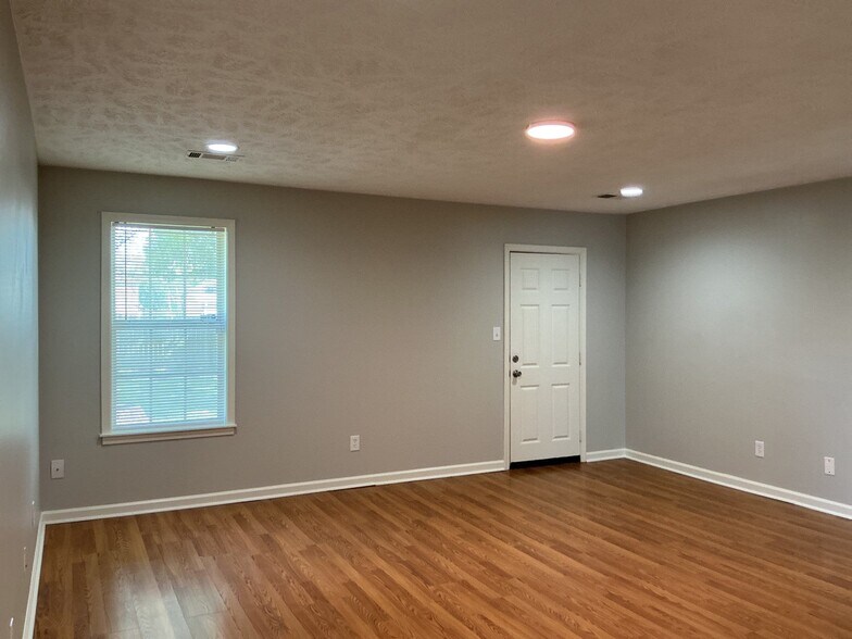 Building Photo - 65 Harvest Dr