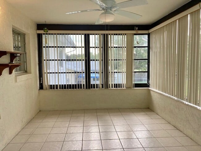Building Photo - 2 bedroom, 1.5 bath home with carport