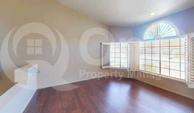 Building Photo - 990 S Avenida Los Reyes