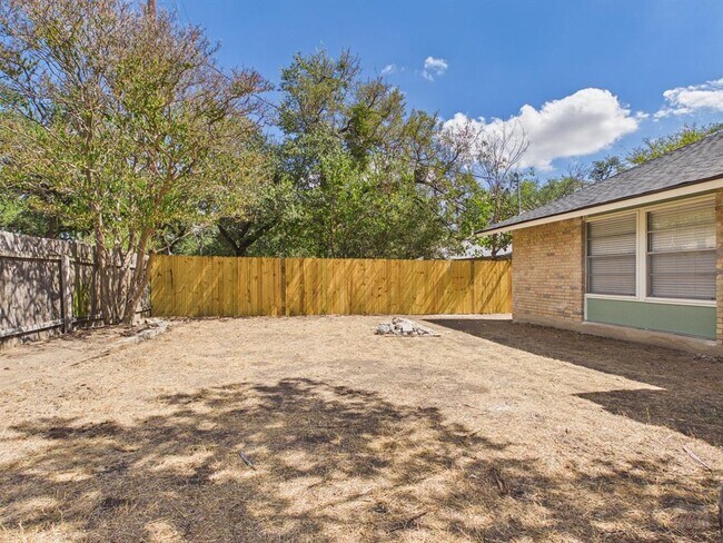 Building Photo - 10038 Woodland Village Dr