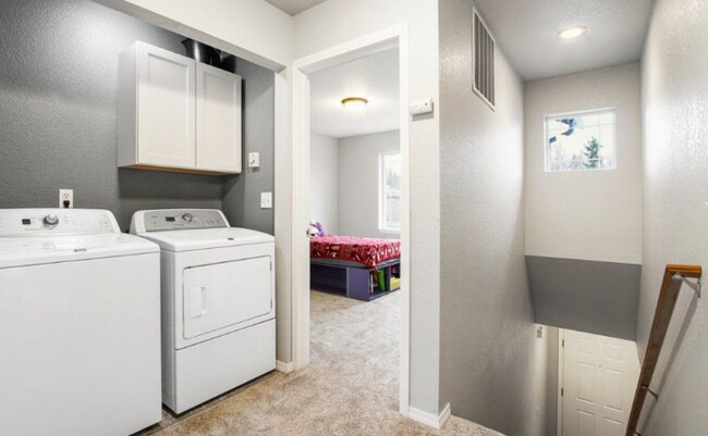 Building Photo - Beautiful 3 BD- 2.5BA Home in Spanaway!