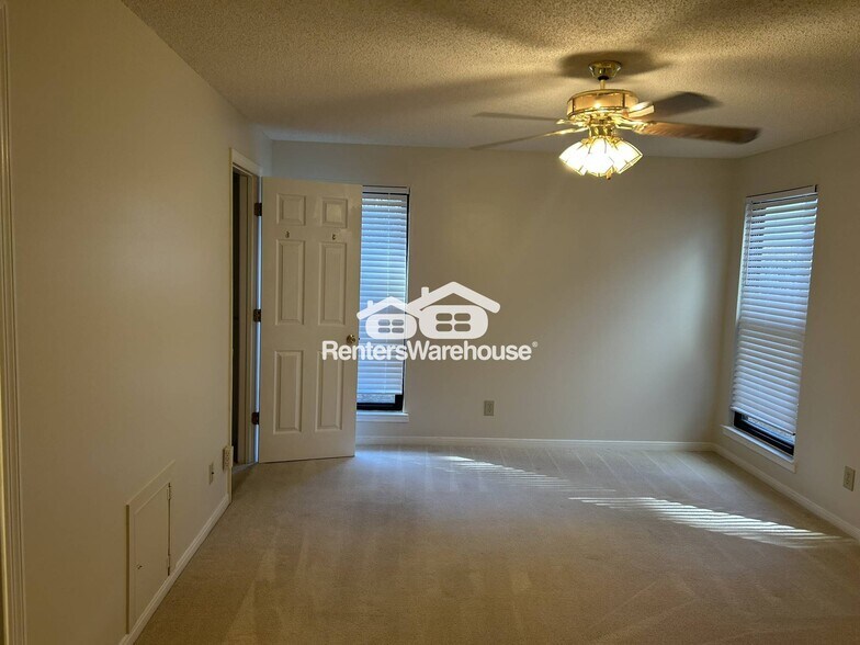 Building Photo - 1303 Gables Dr