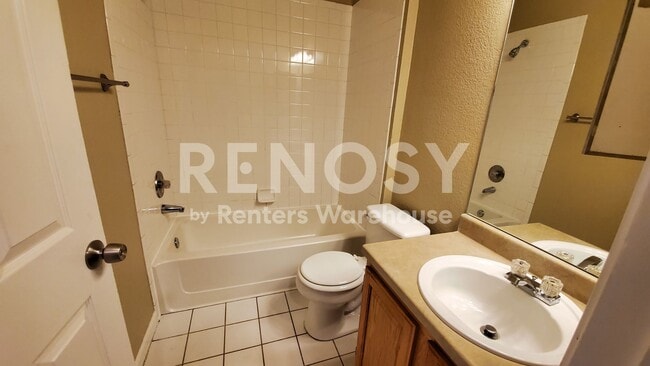 Building Photo - Available August 2026 - 2 bedroom + Office Penthouse condo new paint, carpet, Whirlpool appliance...