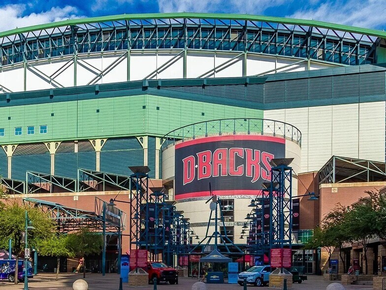 Building Photo - 310 S 4th St