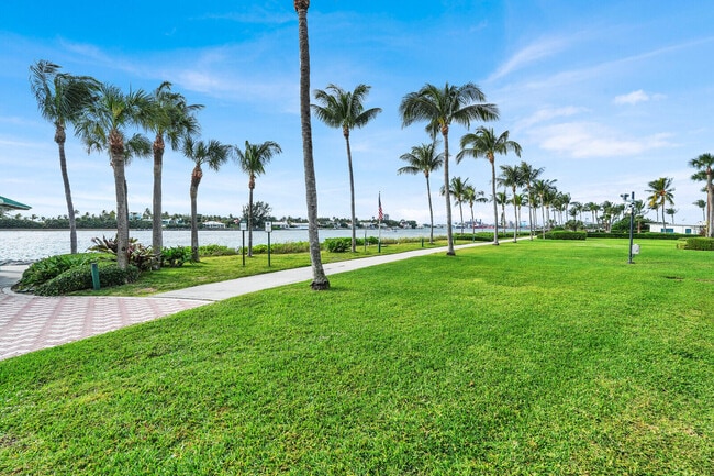 Building Photo - 300 Inlet Way