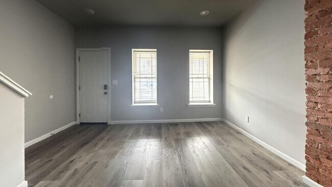 Building Photo - 121 N 59th St