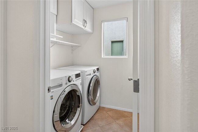 Building Photo - 5649 Dawn Falls St