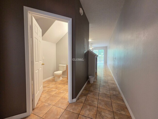 Building Photo - Three Bedroom unfurnished town house (Kiss...